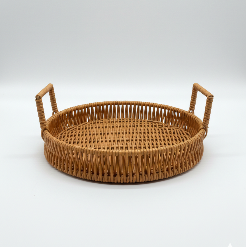 Cesto Redondo em Ratan 20cm – A Suavidade das Formas Naturais na sua Mesa 🧺🥐